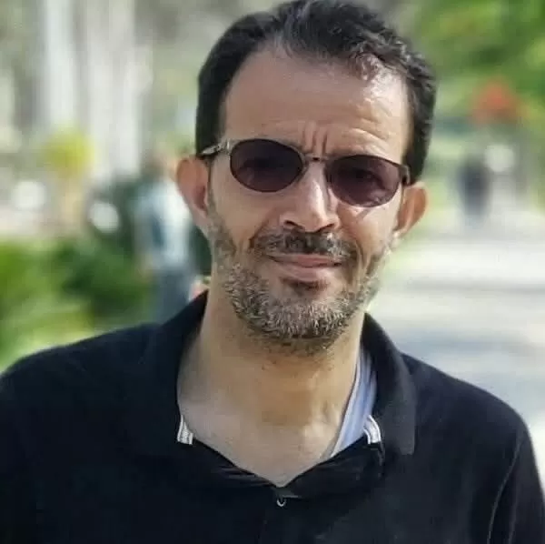 وفاة الشاعر ياسين البكالي وهو يبحث عن دولار ونصف :  الموت جوعاً في وطنٍ تنهبُهُ أربع حكومات