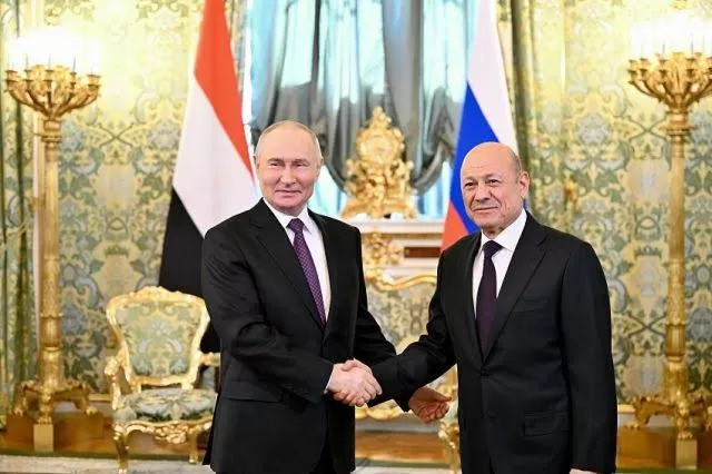 زيارة رشاد العليمي إلى موسكو… بين رسائل السيادة وواقع الارتهان