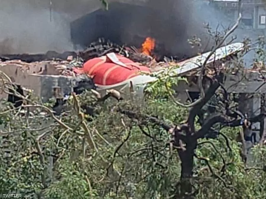 مأساة جوية تُذعن السماء الهندية : الطائرة بوينغ 787 التابعة للخطوط الجوية الهندية تتحطّم بعد الإقلاع من أحمدآباد