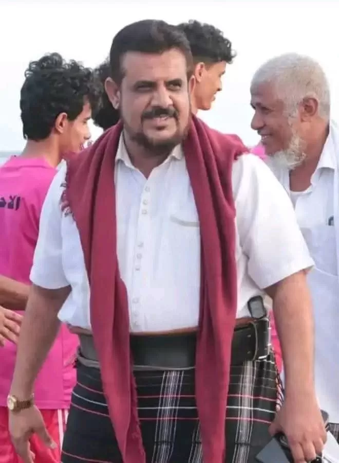 قوة أمنية تقوم بإيقاف موكب فعالية مليونية العدالة لاختطاف المقدم علي عشال