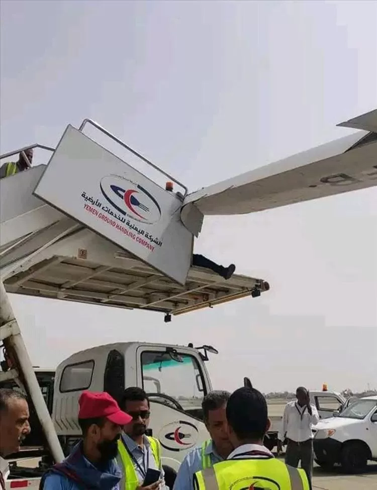 تعرض جناح طائرة اليمنية لحادث في مطار عدن