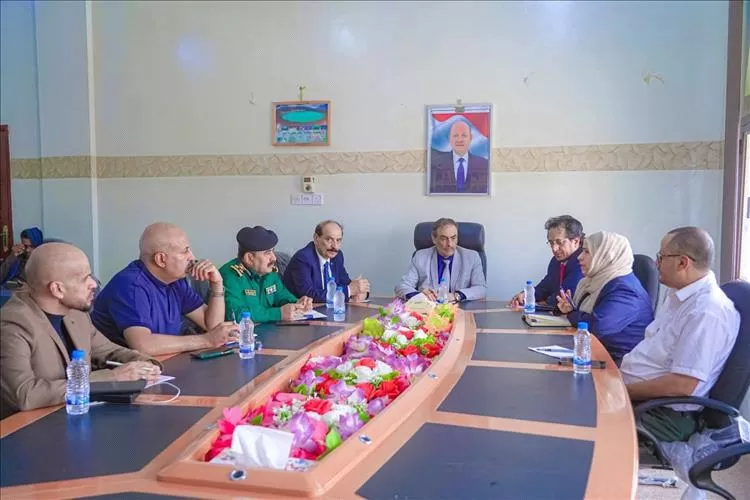 اللجنة الوطنية للتحقيق تلتقي بالسلطة المحلية والأمنية في شبوة وتشيد بالتكامل المؤسسي واحترام حقوق الانسان