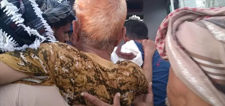 أسرة المناضل مقبل منصر العيسائي تشيد بدور قائد الشرطة العسكرية في إنقاذ والدهم من المرض