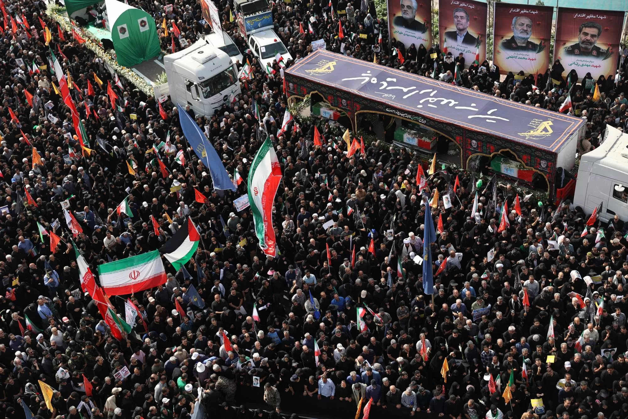 إيران تشيّع قادة عسكريين وعلماء نوويين قتلوا في الحرب مع إسرائيل