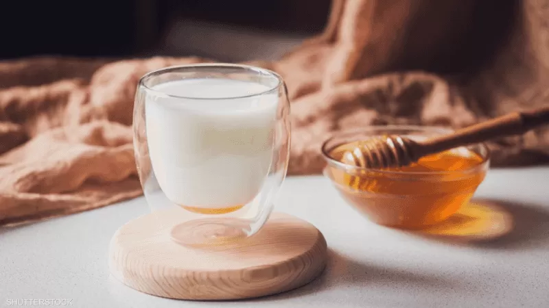 الحليب مع العسل.. مزيج يمنحك 7 فوائد صحية
