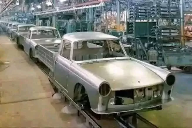 بريطانيا.. إنتاج السيارات يهوي إلى أدنى مستوى منذ 76 عاماً