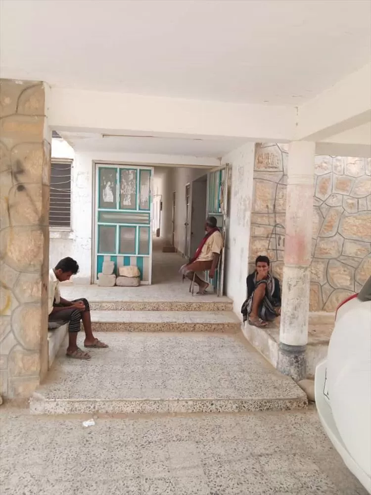 محكمة ميفعة شبوة تهدد بإغلاق أبوابها وتحويل الدوام ومعاملات المواطنين إلى العاصمة عتق لعدم استجابة مطالب المحكمة من قبل سلطة المديرية