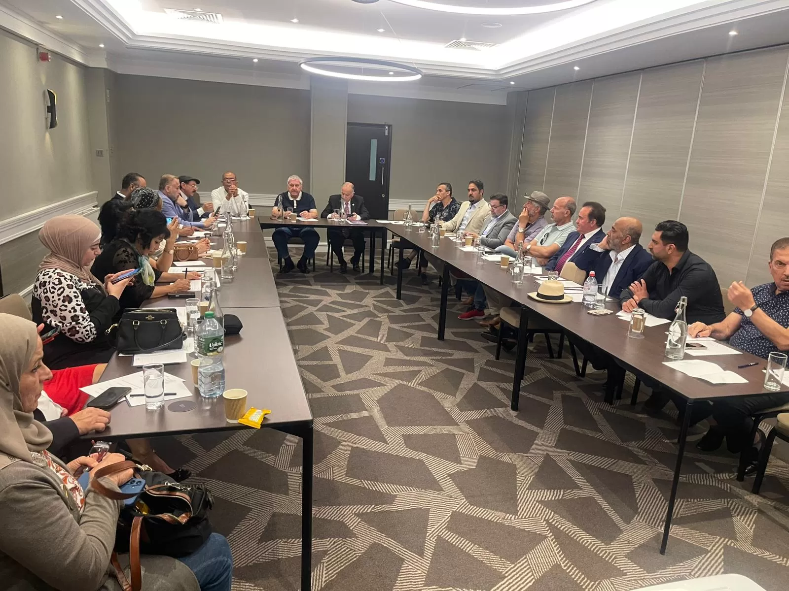 اجتماع لأعضاء مؤتمر الجاليات العربية بلندن: نحو كيان جامع يعكس تنوع العرب ويصون هويتهم