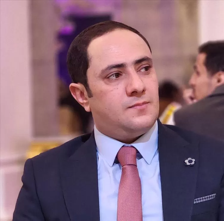 الصحفي زين العابدين الضبيبي يكشف عن وجود آلاف المسيحيين اليمنيين في القاهرة وامتيازات خاصة لهم