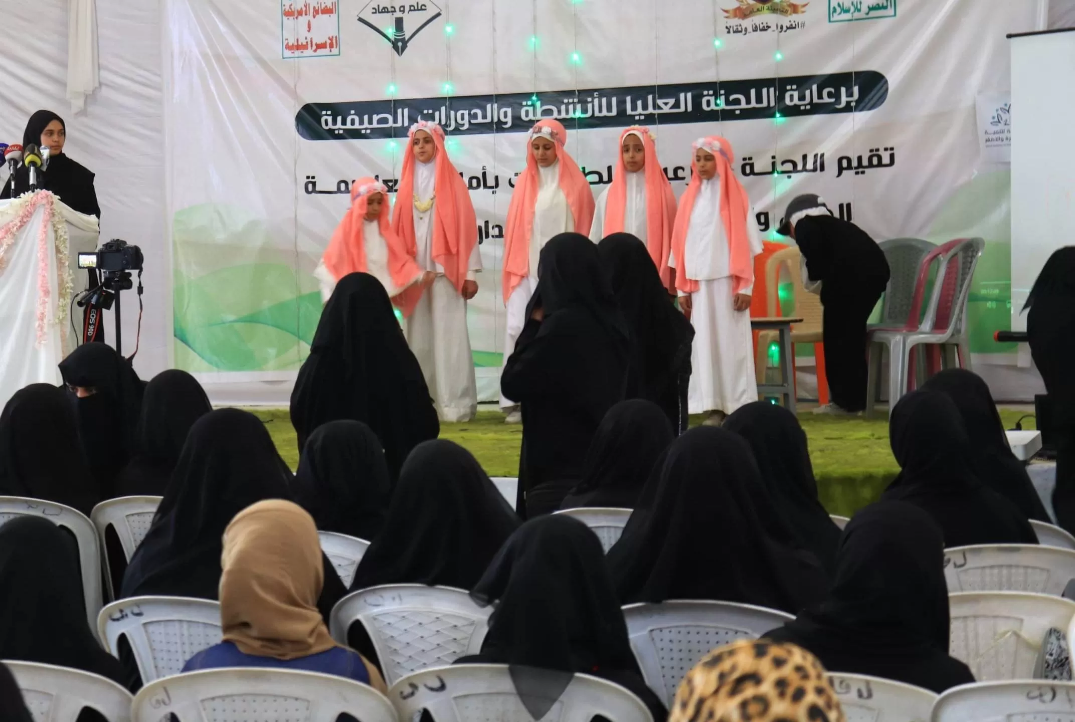 الحوثيون يلزمون طالبات صنعاء بارتداء «الشادور الإيراني»