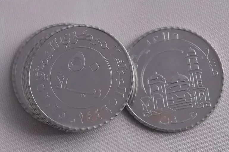 الحوثيون يعقّدون المشهد الاقتصادي في اليمن بورقة نقدية جديدة