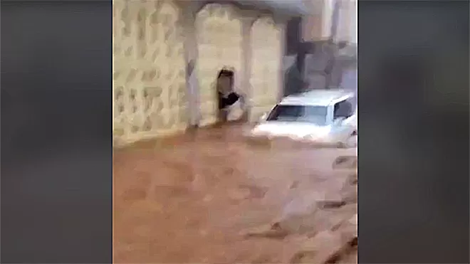 سيول جارفة تلتهم أربعة افراد من أسرة واحدة في إب