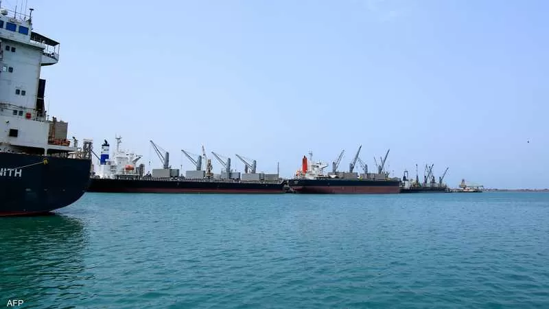 غارات جوية إسرائيلية تستهدف ميناء الحديدة في اليمن