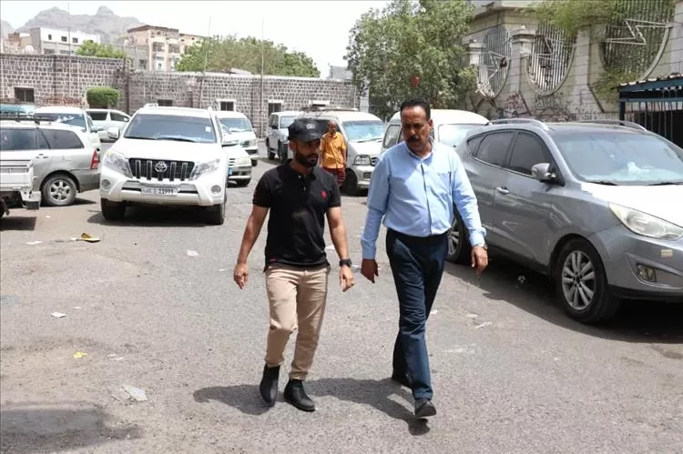 العقربي: يتفقد عدداً من الشوارع الفرعية في مديرية صيرة بعدن