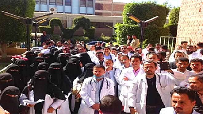 السعودية تهدد العديد من الاطباء اليمنيين بإنهاء عقود عملهم