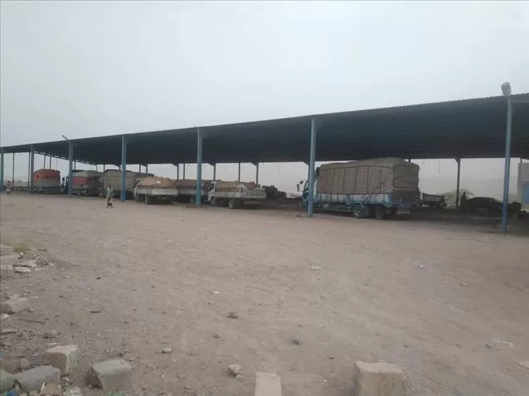 تصاعد الاحتجاجات في حضرموت تسبب حجز شاحنات محملة بالخضروات