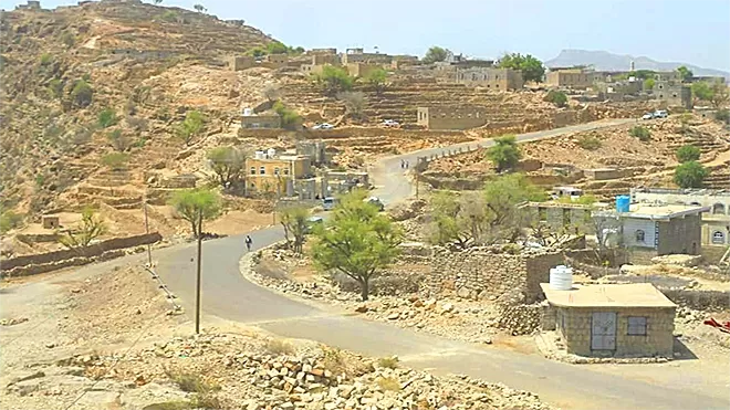 قرى تعتمد على مياه الأمطار.. الجفاف ينهك أهالي جبل البكري في ردفان