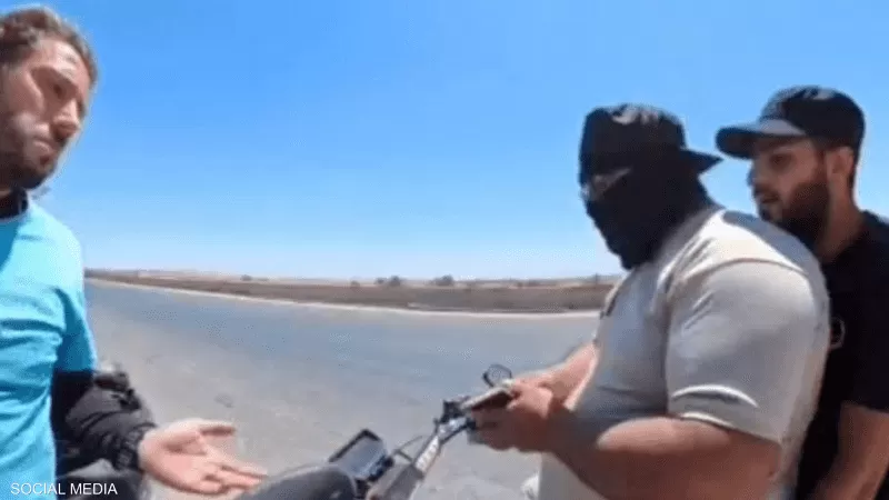 سائح برتغالي يتعرض للسرقة في سوريا أمام كاميرا