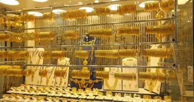 حالة عدم اليقين التجاري ترفع الذهب من أدنى مستوى في شهر