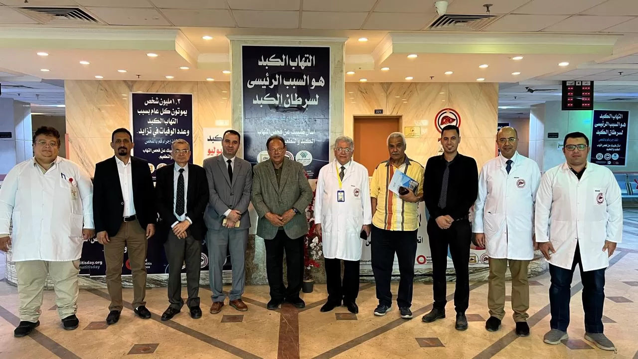 الرئيس علي ناصر محمد يزور مستشفى الكبد التخصصي في المنصورة