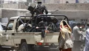 الحوثي يعتقل عشرات الضباط العسكريين في صفوفه