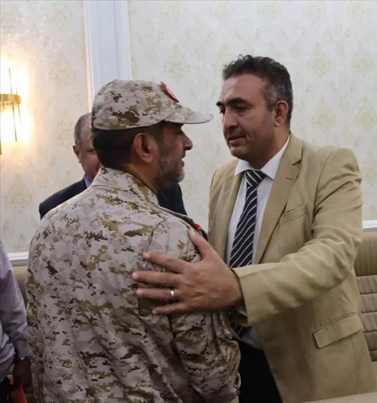 الجنيدي وبن عزيز يبحثان تداعيات الهجرة الغير شرعية إلى أبين ويدعو لتوحيد القوات العسكرية في الجنوب