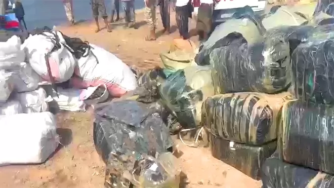 القبض على قارب يحمل تجهيزات عسكرية قبالة سواحل رأس العارة