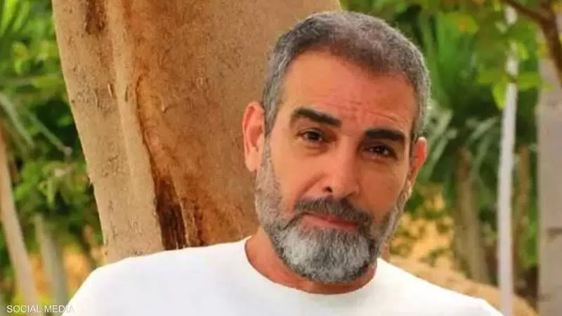 "رفض مصافحة شاب".. الممثل أحمد عبدالعزيز يثير الجدل في مصر