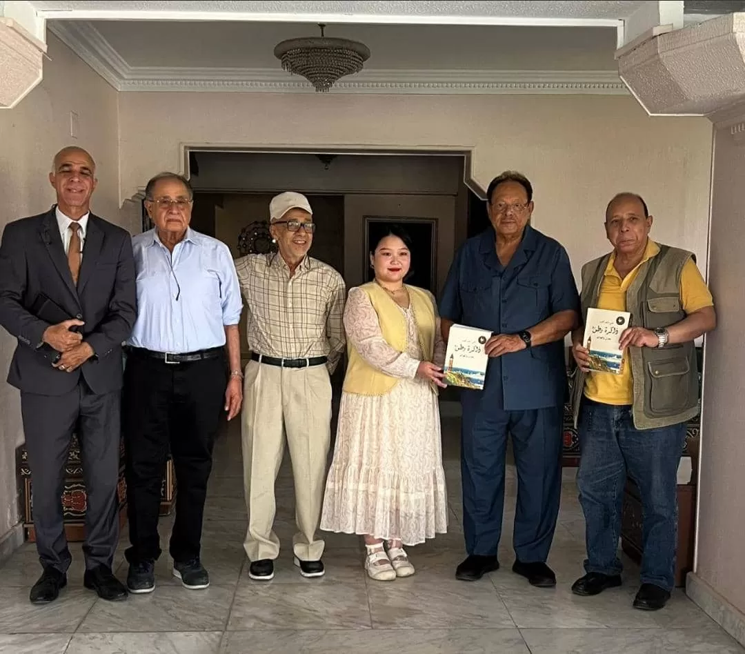 الرئيس علي ناصر محمد يستقبل شخصيات أكاديمية ومصرية