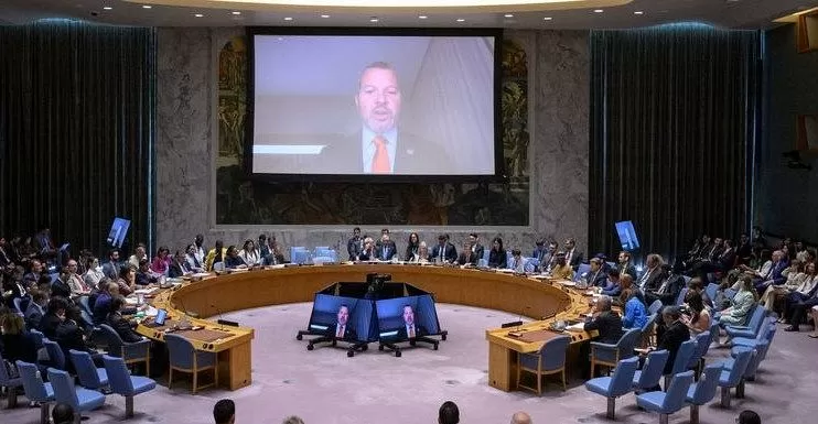 اليمن تحذر في مجلس الأمن من استمرار تهديدات الحوثيين للملاحة الدولية