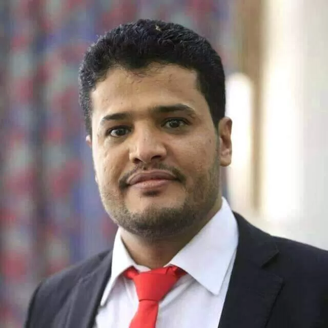 نقابة الصحفيين تبدي قلقها من اعتقال الإعلامي حمود هزاع وتطالب بإطلاق سراحه