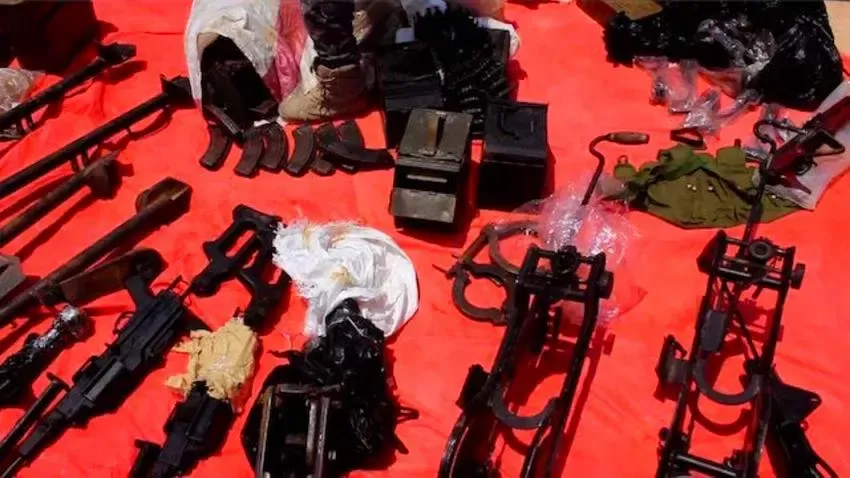 تقرير بريطاني: ناقلات إيرانية تواصل تهريب شحنات إلى موانئ الحديدة