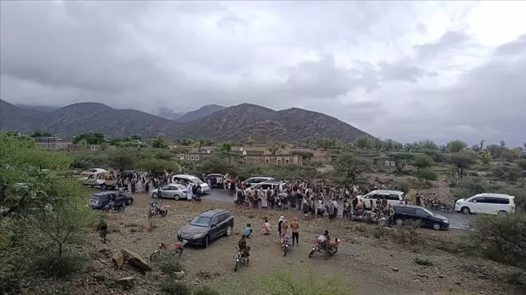 اليمن: احتجاجات شعبية تطالب بفتح طريق عقبه ثرة في أبين