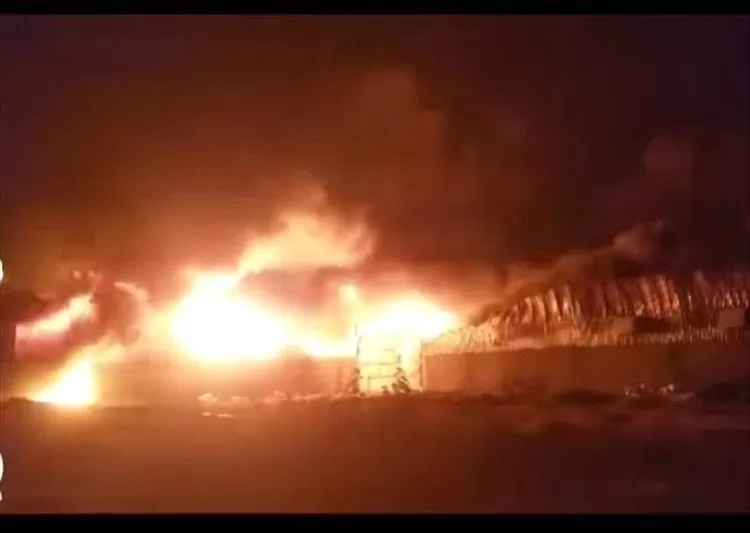 حريق يلتهم شركة للصناعات البلاستيكية في مأرب