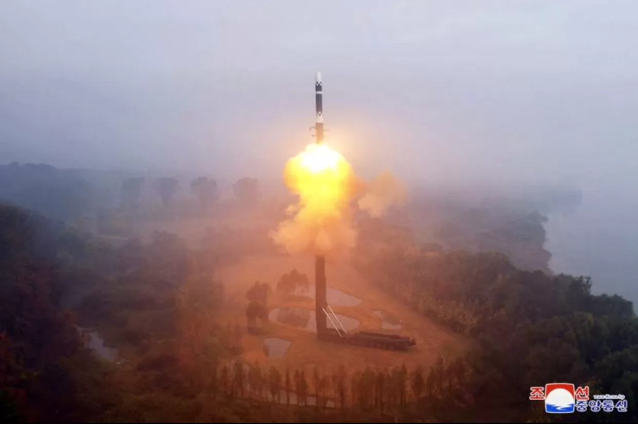 كوريا الشمالية تبني قاعدة نووية سرية قرب الحدود الصينية