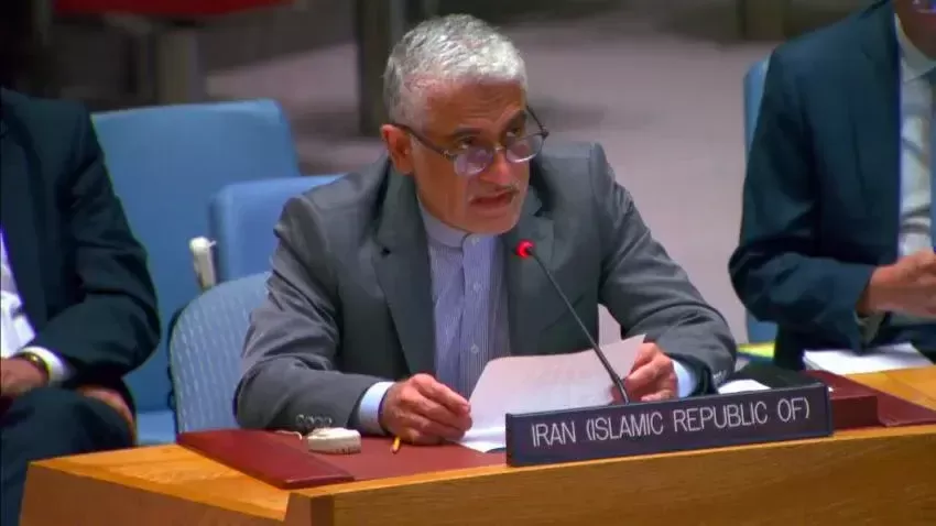 إيران تنفي اتهامات أمريكية وإسرائيلية بشأن نقل أسلحة إلى اليمن