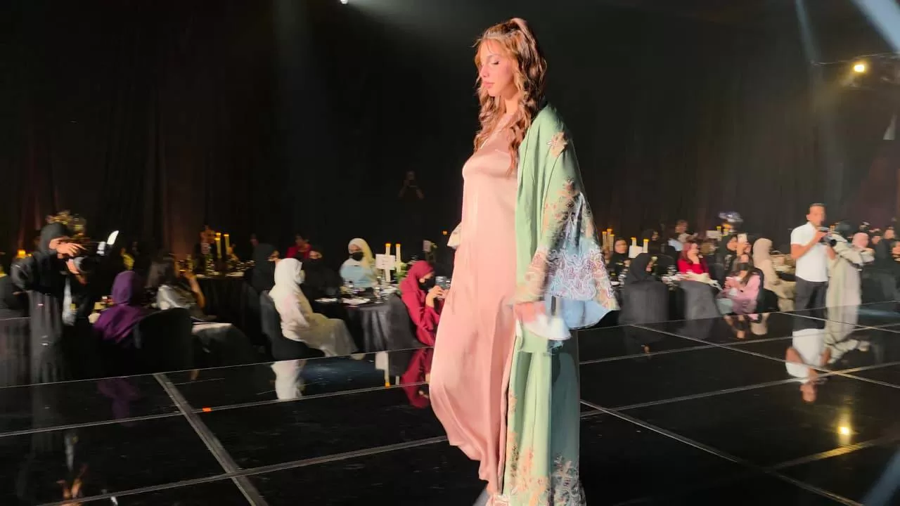 القاهرة تحتضن عرض "رونق لندن بروح اليمن" للمصممة ماري السكري