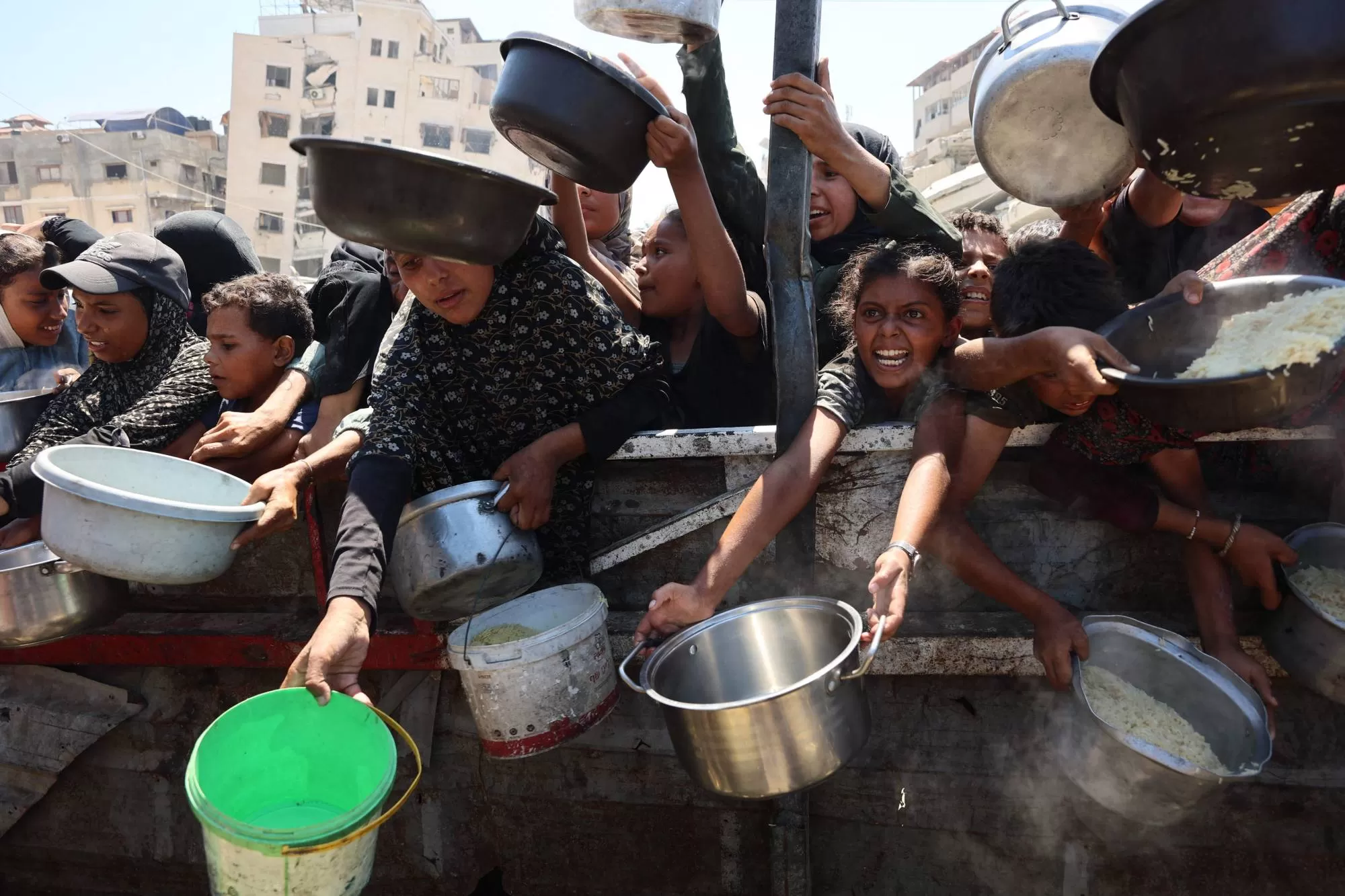 ناجون من الهولوكوست يطالبون إسرائيل بوقف تجويع أطفال غزة