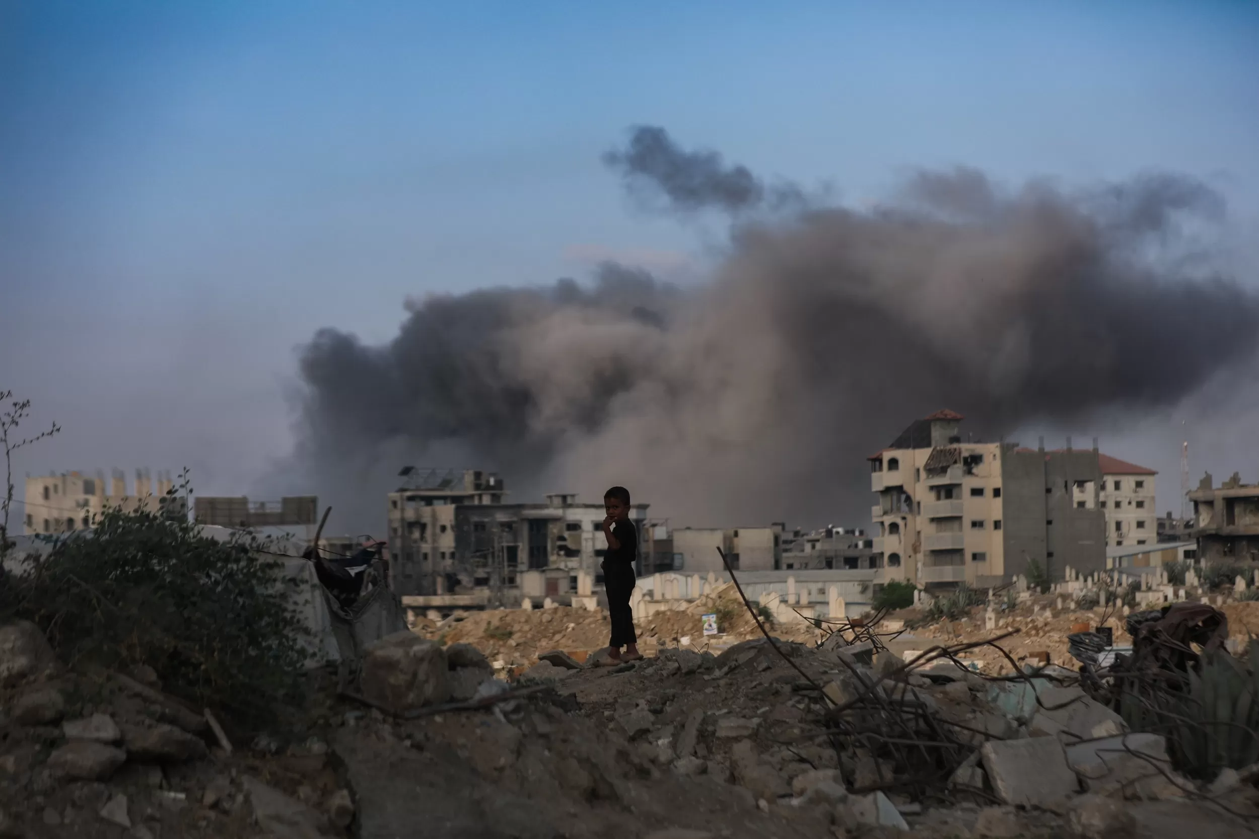 استشهاد 5 فلسطينين بقصف اسرائيلي وإطلاق نار مستمر في غزة