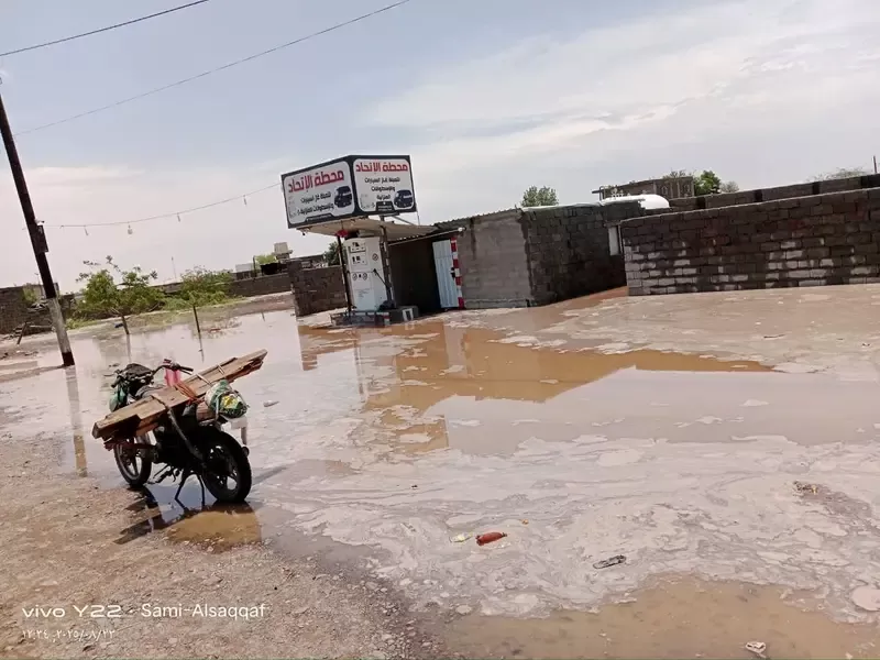 اليمن: الدفاع المدني ينقذ 6 أشخاص من السيول في لحج وينتشل جثث 3 آخرين