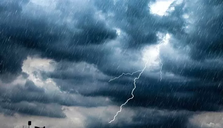 الأرصاد: استمرار الأمطار الرعدية وتحذيرات من السيول وارتفاع الموج بسقطرى