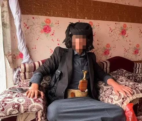 بريطانيا: التحقيق مع طالب لجوء مرتبط بالحوثيين بعد نشر صور أسلحة على الإنترنت