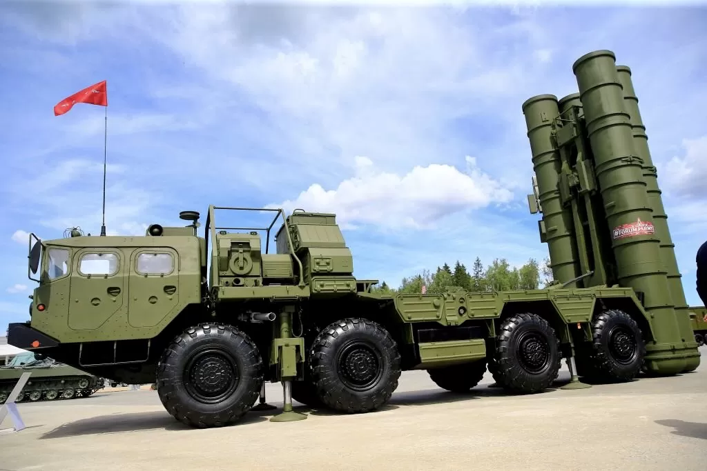 أوكرانيا تدمّر منظومة صواريخ “S-400” روسية باستخدام طائرات مسيّرة