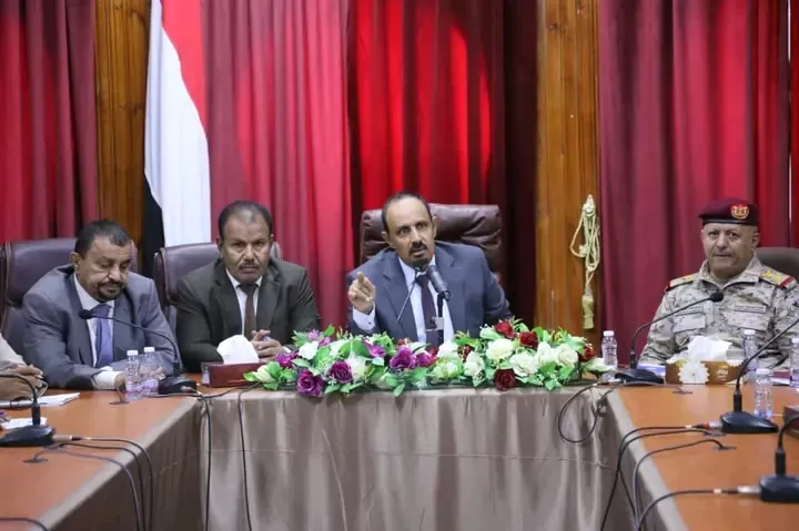 اليمن: الحكومة توافق على قرار بإنشاء مصفاة لتكرير النفط الخام بطاقة انتاجية تصل إلى 25 ألف برميل يوميًا