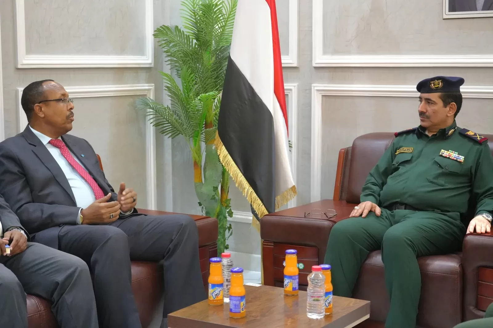 اليمن يبحث مع الصومال مواجهة التهديدات البحرية