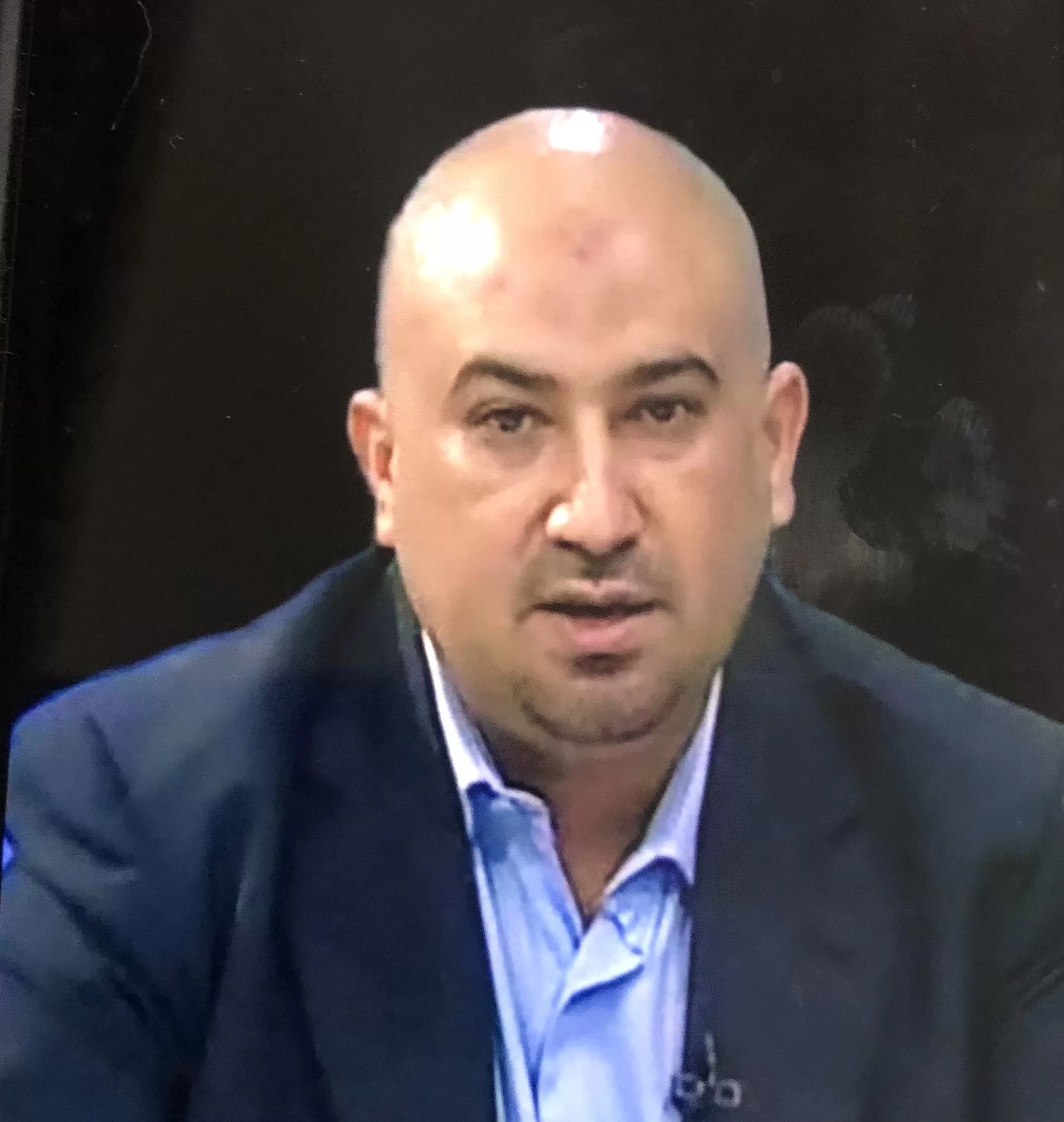 مسؤول يمني سابق يرفع بلاغاً إلى النائب العام يتهم مسؤولين في الحكومة بالفساد