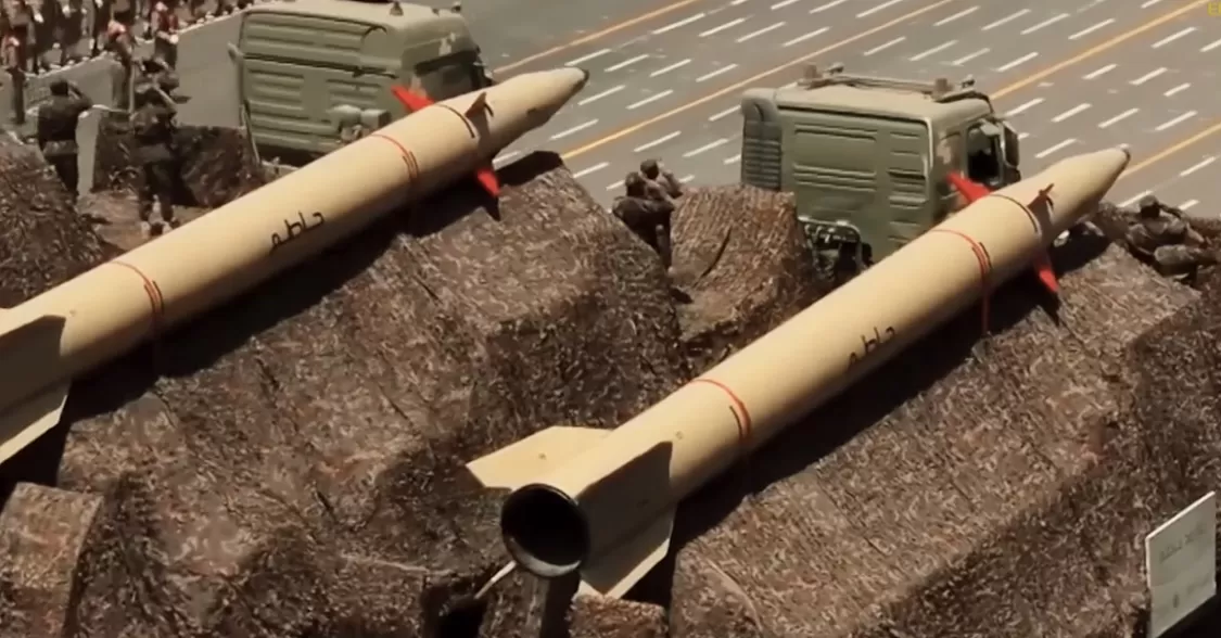 الحوثيون يعلنون تطوير صواريخ متعددة الرؤوس.. تهديد جديد يطال الممرات البحرية