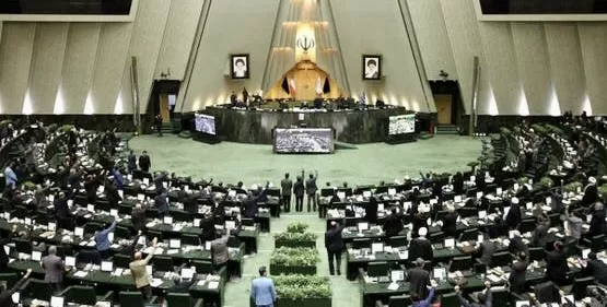 إيران تلوّح بالانسحاب من معاهدة منع الانتشار النووي رداً على تفعيل العقوبات الغربية