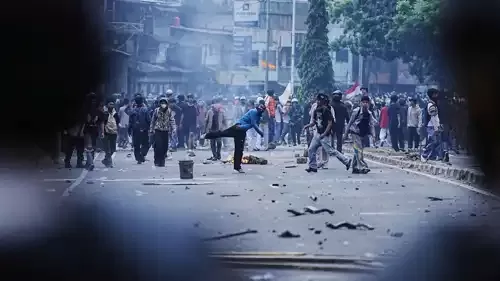 إندونيسيا.. 6 قتلى وسط الاحتجاجات وتشديد الإجراءات الأمنية