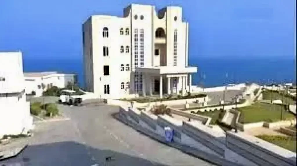 فضيحة مالية تهز عدن : شركات صرافة تابعة لمسؤلين تتلاعب بالعملة وتنهب أموال المواطنين